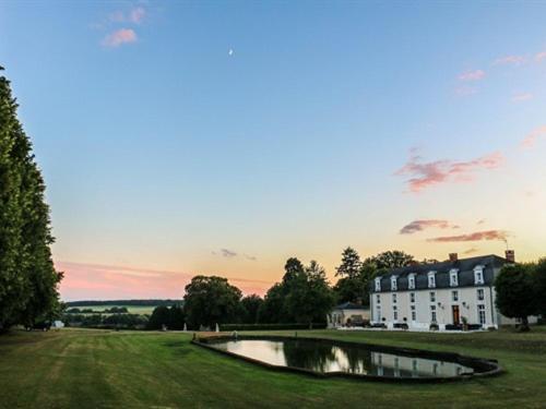 Готель Domaine De Montchevreuil Fresneaux-Montchevreuil Екстер'єр фото