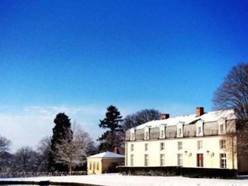 Готель Domaine De Montchevreuil Fresneaux-Montchevreuil Екстер'єр фото